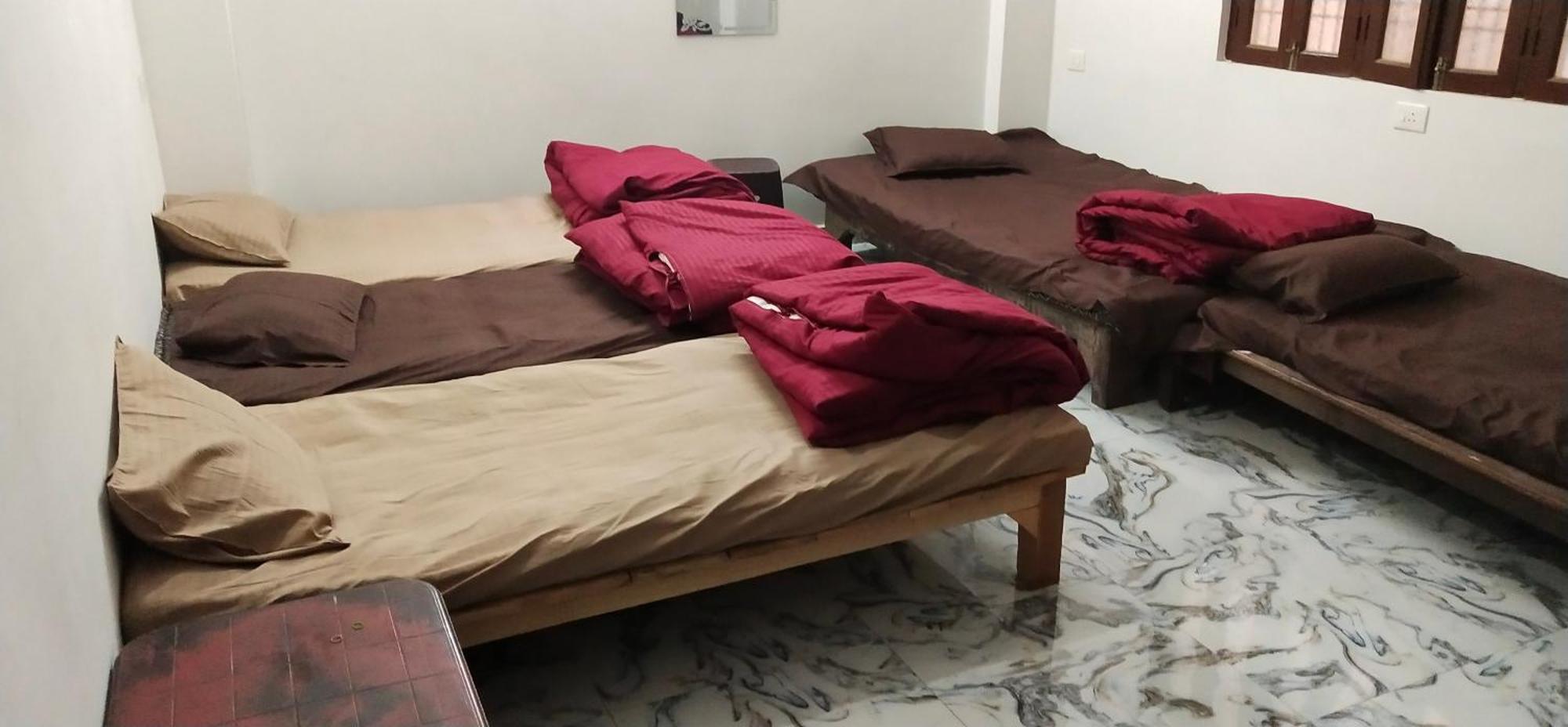 Gayatri Grand Paying Guest House, Varanasi