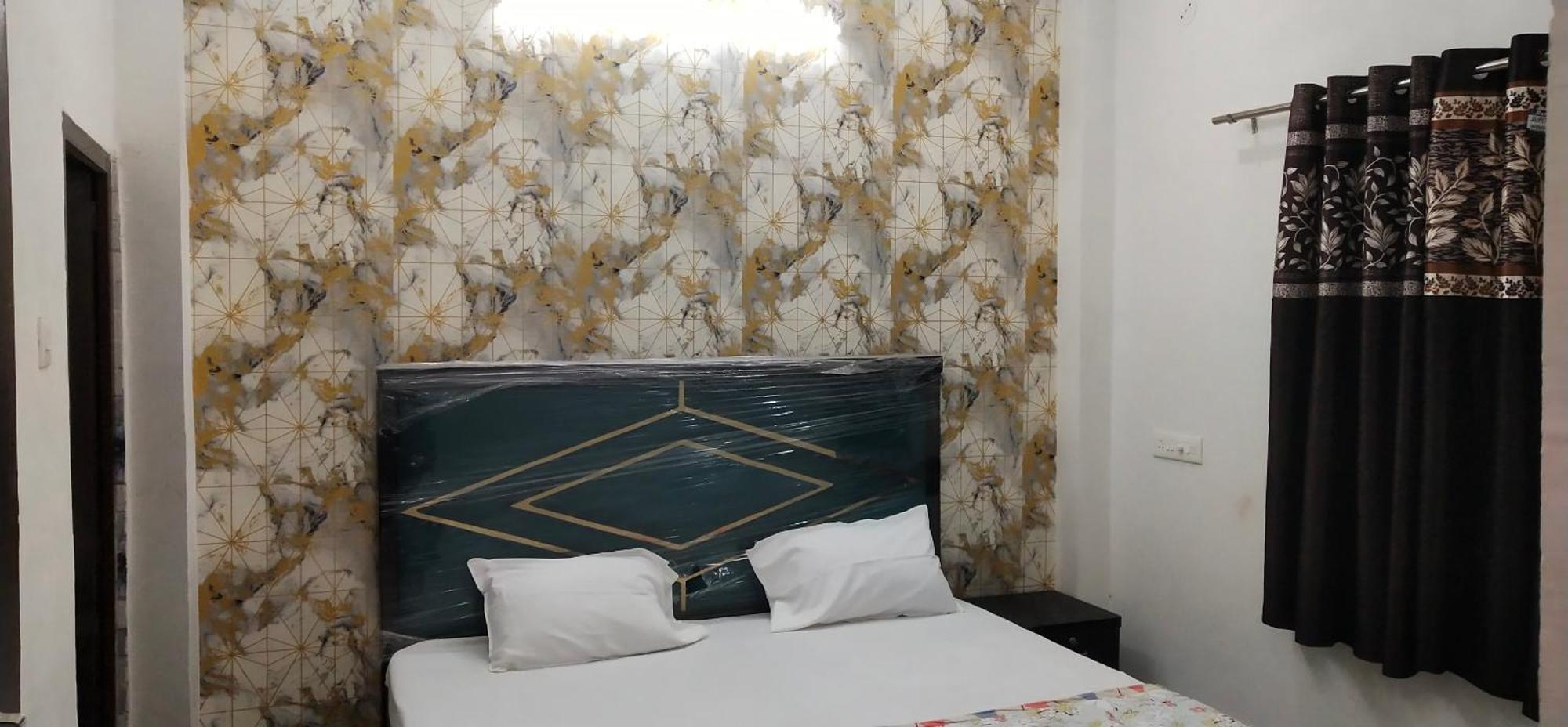 Gayatri Grand Paying Guest House — Photos 1